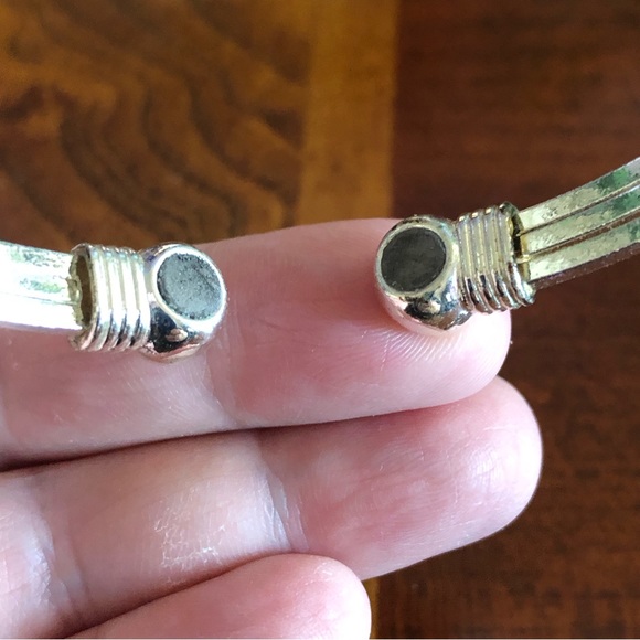 Triple bar silver plated magnetic cuff bracelet - Picture 4 of 5